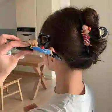 丹琴 可爱腊肠小狗卡通盘发后脑勺发量多 亚克力 发夹 女款