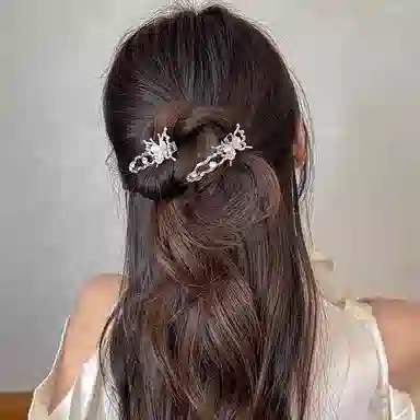 丹琴 高级感银色蝴蝶边夹 小众设计液态清冷感鸭嘴夹前额侧边刘海夹子发卡发饰 合金 发夹 女款