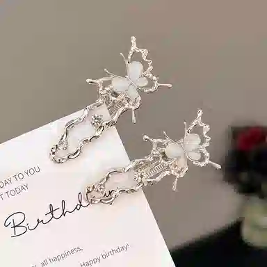 丹琴 高级感银色蝴蝶边夹 小众设计液态清冷感鸭嘴夹前额侧边刘海夹子发卡发饰 合金 发夹 女款