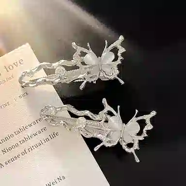 丹琴 高级感银色蝴蝶边夹 小众设计液态清冷感鸭嘴夹前额侧边刘海夹子发卡发饰 合金 发夹 女款