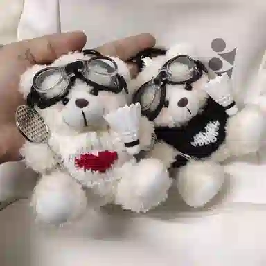 丹琴 打羽毛球害羞小熊 可爱卡通毛衣玩偶书包包背包挂饰公仔车挂钥匙扣 毛绒/合金 挂件 男女同款情侣款