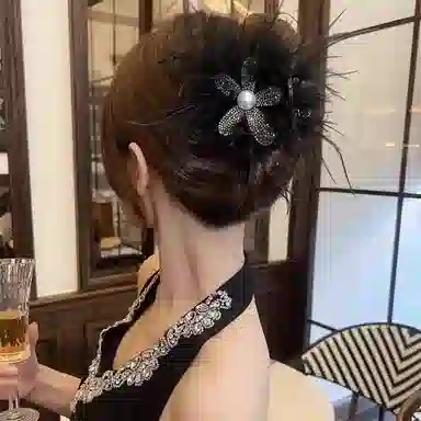 丹琴 花朵羽毛抓夹款秋冬后脑勺盘发猫猫鲨鱼夹子头饰 亚克力 发夹 女款