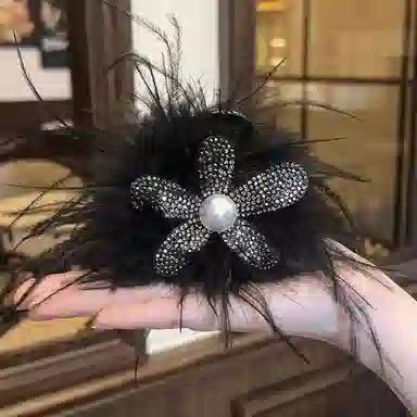 丹琴 花朵羽毛抓夹款秋冬后脑勺盘发猫猫鲨鱼夹子头饰 亚克力 发夹 女款