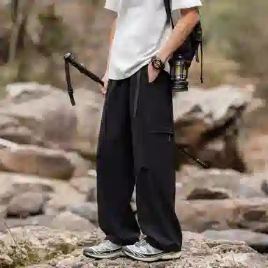 曼城 美式复古潮流高街冰丝速干运动户外机能防水宽松休闲百搭伞兵裤可调节腰带透气冰感直筒垂感拖地工装裤 男女同款