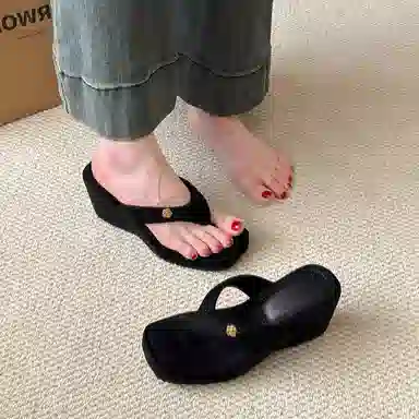 鹿向南 礼盒款 法式优雅 时尚潮流 舒适日常 简约百搭 防滑人字拖鞋 女款