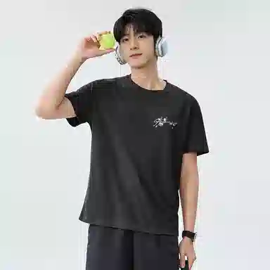 MJ STYLE Vintage Embroidered Logo T-Shirt