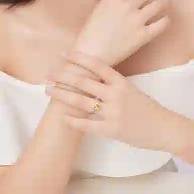 925