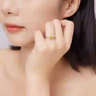 925