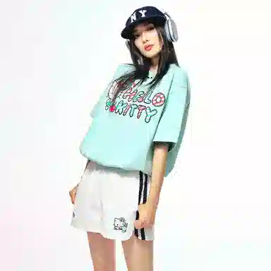 WHOOSIS HELLO KITTY kissT