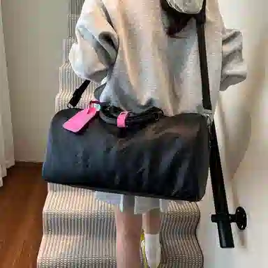 Dan Cang Crossbody Bag