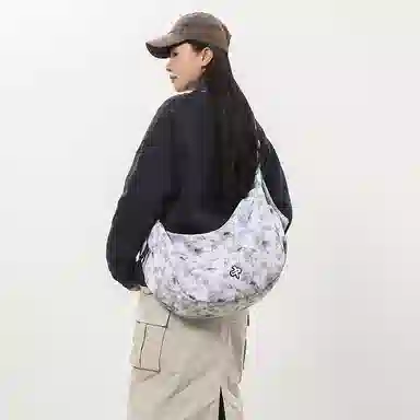 單倉 高颜值扎染时尚手提包潮流初高中学生大容量斜挎包 尼龙 手拎单肩包 男女同款情侣款 白色/红色/绿色/黑色