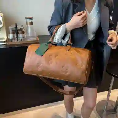 Dan Cang Crossbody Bag