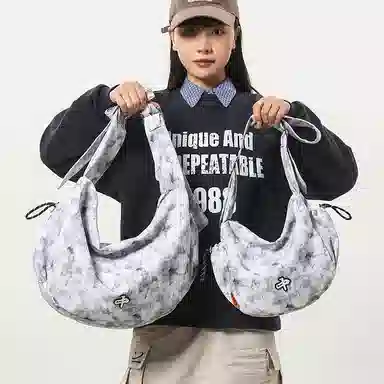單倉 高颜值扎染时尚手提包潮流初高中学生大容量斜挎包 尼龙 手拎单肩包 男女同款情侣款 白色/红色/绿色/黑色