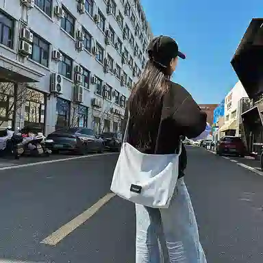 單倉 极简百搭休闲背包斜挎包学生时尚潮流日常上课出行 尼龙 单肩包 常规 男女同款情侣款 白色/灰色/黑色/粉色/蓝色