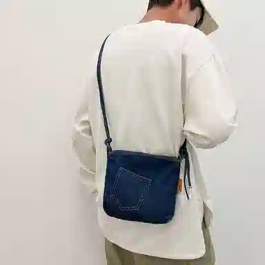 單倉 复古文艺风潮斜挎包个性休闲百搭出行通勤 牛仔布 单肩包 中号 男女同款情侣款 浅蓝色/深蓝色