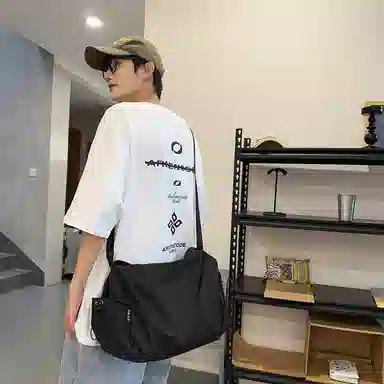 單倉 潮流干湿分离多功能手提包初高中学生大容量轻便运动训练健身斜挎包 皮膜 手拎单肩包 男女同款情侣款 黑色/深灰色