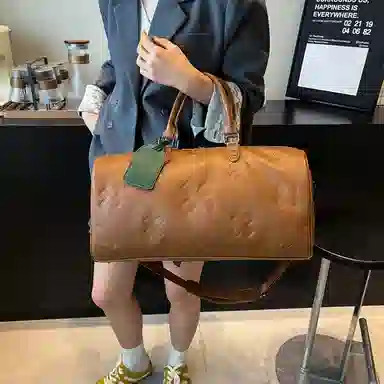 Dan Cang Crossbody Bag