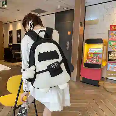 單倉 可爱卡通鲨鱼休闲时尚设计感背包丑萌搞怪初高中学生大容量通勤百搭轻便书包 尼龙 双肩包 常规 男女同款情侣款 蓝色/灰色/黑色