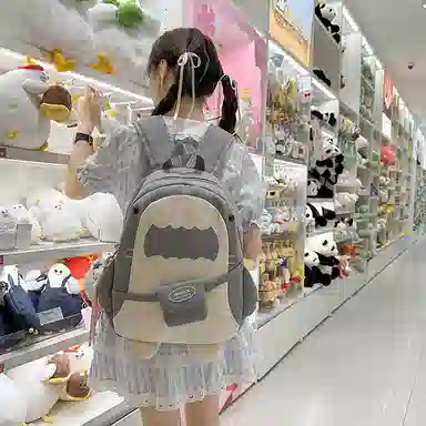 單倉 可爱卡通鲨鱼休闲时尚设计感背包丑萌搞怪初高中学生大容量通勤百搭轻便书包 尼龙 双肩包 常规 男女同款情侣款 蓝色/灰色/黑色