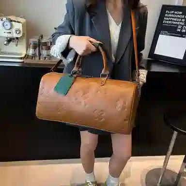 Dan Cang Crossbody Bag