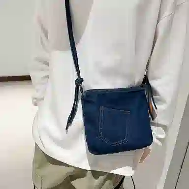 單倉 复古文艺风潮斜挎包个性休闲百搭出行通勤 牛仔布 单肩包 中号 男女同款情侣款 浅蓝色/深蓝色