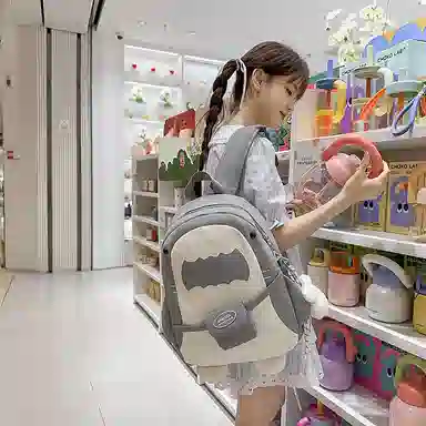 單倉 可爱卡通鲨鱼休闲时尚设计感背包丑萌搞怪初高中学生大容量通勤百搭轻便书包 尼龙 双肩包 常规 男女同款情侣款 蓝色/灰色/黑色