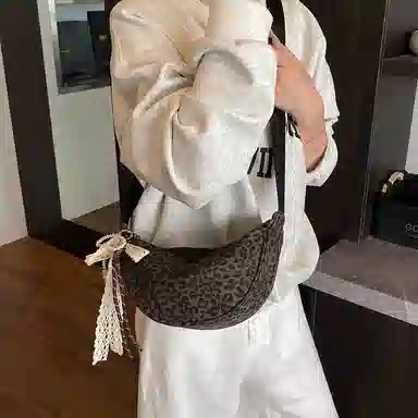 單倉 复古小众简约设计日常通勤百搭高级感逛街轻便 牛仔布 单肩包 女款 多色