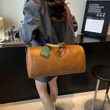 Dan Cang Crossbody Bag