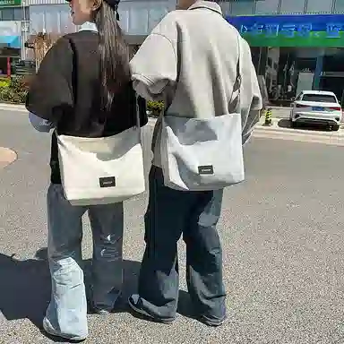 單倉 极简百搭休闲背包斜挎包学生时尚潮流日常上课出行 尼龙 单肩包 常规 男女同款情侣款 白色/灰色/黑色/粉色/蓝色