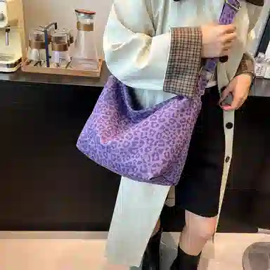 單倉 高颜值豹纹时尚通勤百搭学院风小众个性设计腋下包 帆布 单肩包 常规 女款 棕色/红色/紫色