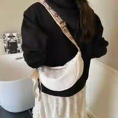 單倉 复古小众简约设计日常通勤百搭高级感逛街轻便 牛仔布 单肩包 女款 多色