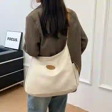 單倉 复古邮差腋下慵懒风 尼龙 单肩包 常规 女款 多色