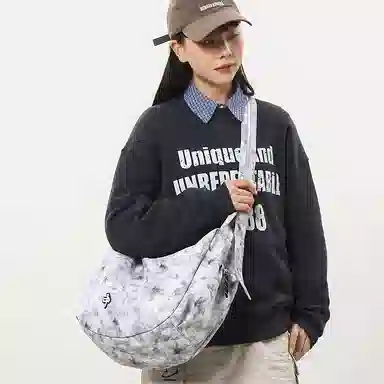 單倉 高颜值扎染时尚手提包潮流初高中学生大容量斜挎包 尼龙 手拎单肩包 男女同款情侣款 白色/红色/绿色/黑色