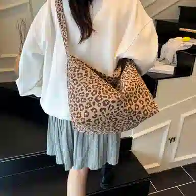單倉 高颜值豹纹时尚通勤百搭学院风小众个性设计腋下包 帆布 单肩包 常规 女款 棕色/红色/紫色