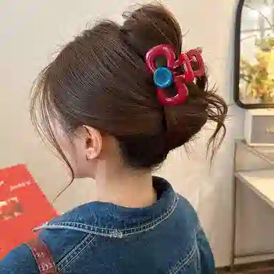 水中玉 小号红色纽扣抓夹设计感小众鲨鱼夹发量少夹子头发发卡头饰 亚克力 发夹 女款