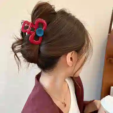 水中玉 小号红色纽扣抓夹设计感小众鲨鱼夹发量少夹子头发发卡头饰 亚克力 发夹 女款