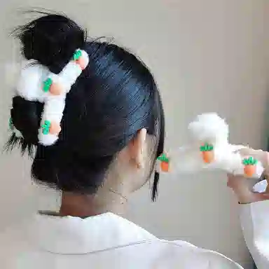 水中玉 毛绒抓夹网红秋冬毛毛发卡后脑勺鲨鱼夹夹子头饰 亚克力 发夹 女款