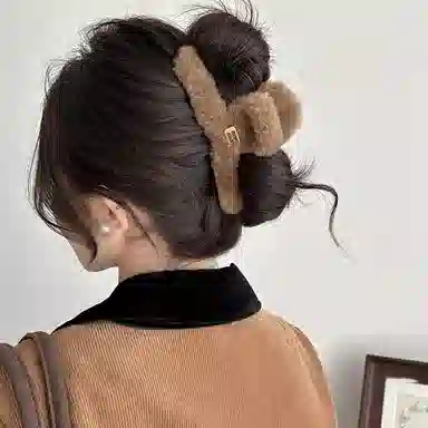 水中玉 秋冬毛绒抓夹大号鲨鱼夹后脑勺盘发发卡高级感夹子头饰 布艺 发夹 女款