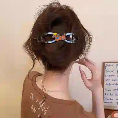 水中玉 可爱小狗扭扭夹后脑勺抓夹高级感盘发鲨鱼夹头饰一字夹发卡 亚克力 发夹 女款