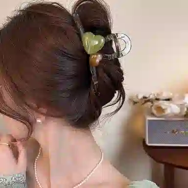 水中玉 韩系爱心抓夹高级感后脑勺半扎发卡夹子头饰 亚克力 发夹 女款