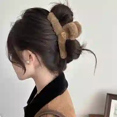 水中玉 秋冬毛绒抓夹大号鲨鱼夹后脑勺盘发发卡高级感夹子头饰 布艺 发夹 女款