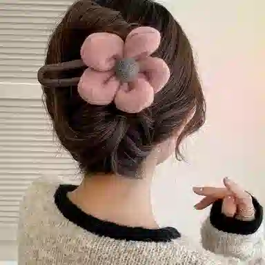 水中玉 秋冬毛绒发饰花朵发卡高级感盘发鲨鱼夹抓夹后脑勺鸭嘴夹子 亚克力 发夹 女款