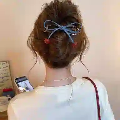 水中玉 牛仔蝴蝶结樱桃红珠后脑勺盘发扭扭夹一字发卡气质头饰#好运 亚克力 发夹 女款