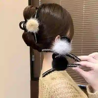 水中玉 秋冬毛球水钻抓夹高级感鲨鱼夹后脑勺盘发发卡头饰 亚克力 发夹  女款