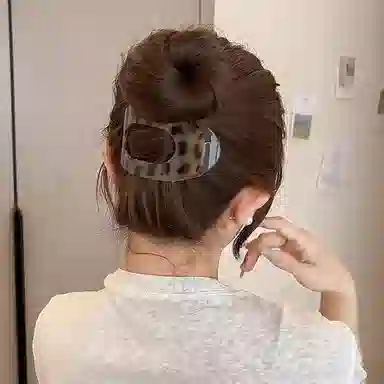 水中玉 气质鸭嘴夹高级感半扎发一字夹发卡后脑勺盘发鲨鱼夹子头饰 亚克力 发夹 女款