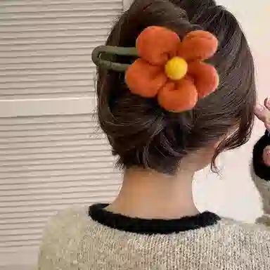 水中玉 秋冬毛绒发饰花朵发卡高级感盘发鲨鱼夹抓夹后脑勺鸭嘴夹子 亚克力 发夹 女款