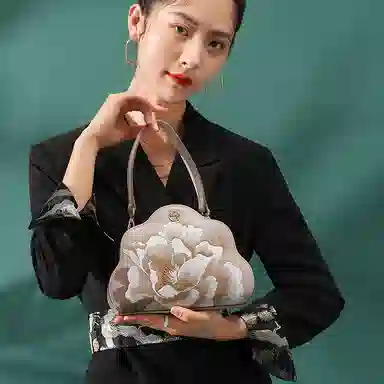 古伊西 国色牡丹云朵包 中国风刺绣工艺 牛皮 新中式简约小众手提斜挎单肩包中号 女款 石蕊红