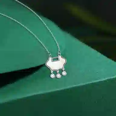 999