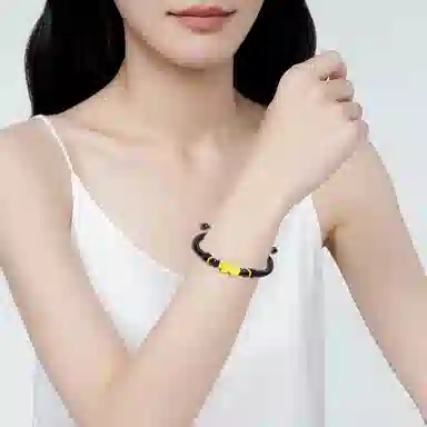 999