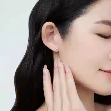 【S999足银|养耳洞】 凤祥囍事 老凤祥 璀璨星芒 轻奢小众爆闪大克拉镶钻小清新小巧可爱百搭耳饰 日常通勤 养耳洞睡觉免摘 纯银 耳钉 女款